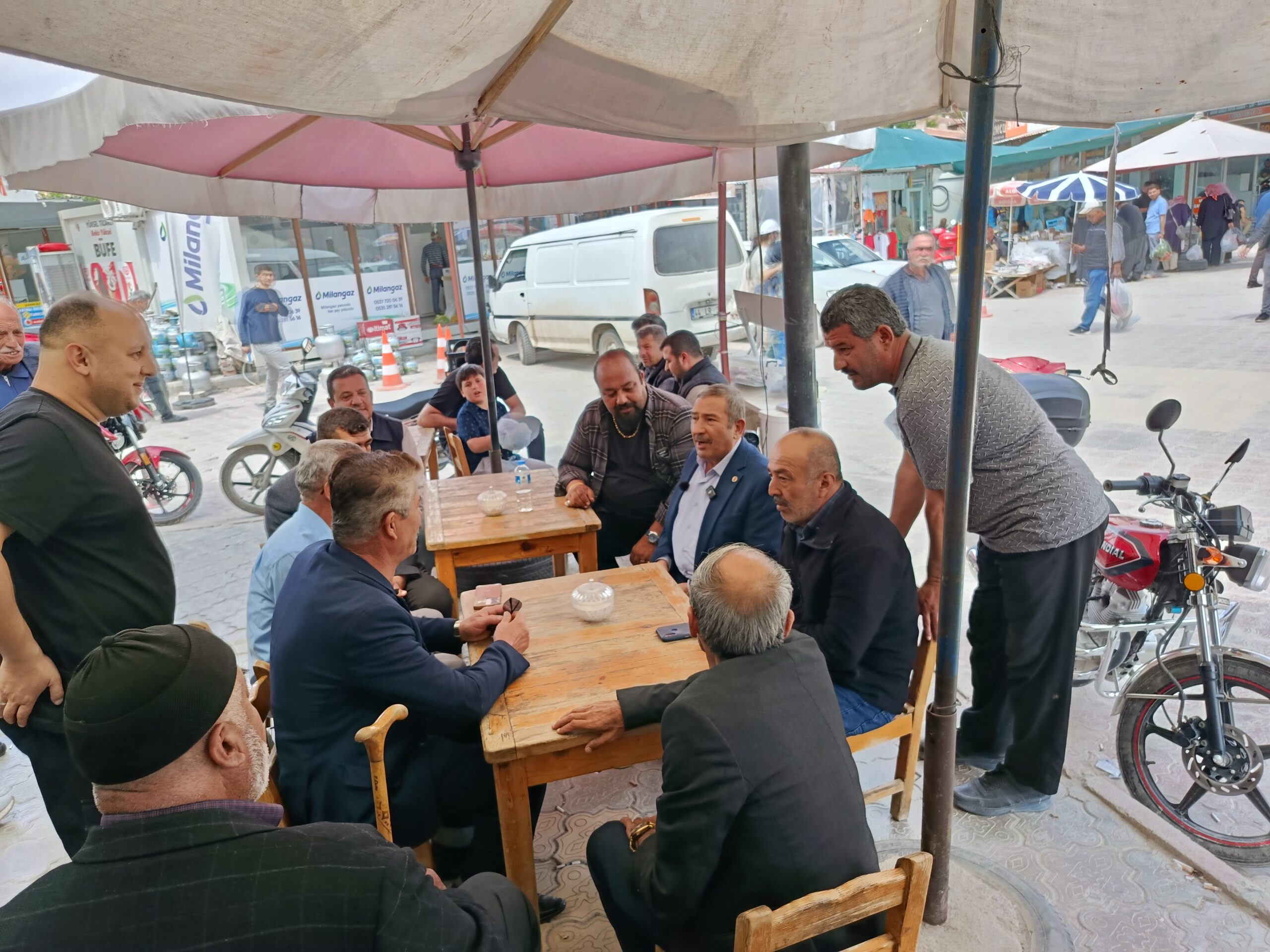 Darende Belediye Başkanı Alican Bozkurt, Kurban Bayramı öncesi ilçe çarşısında
