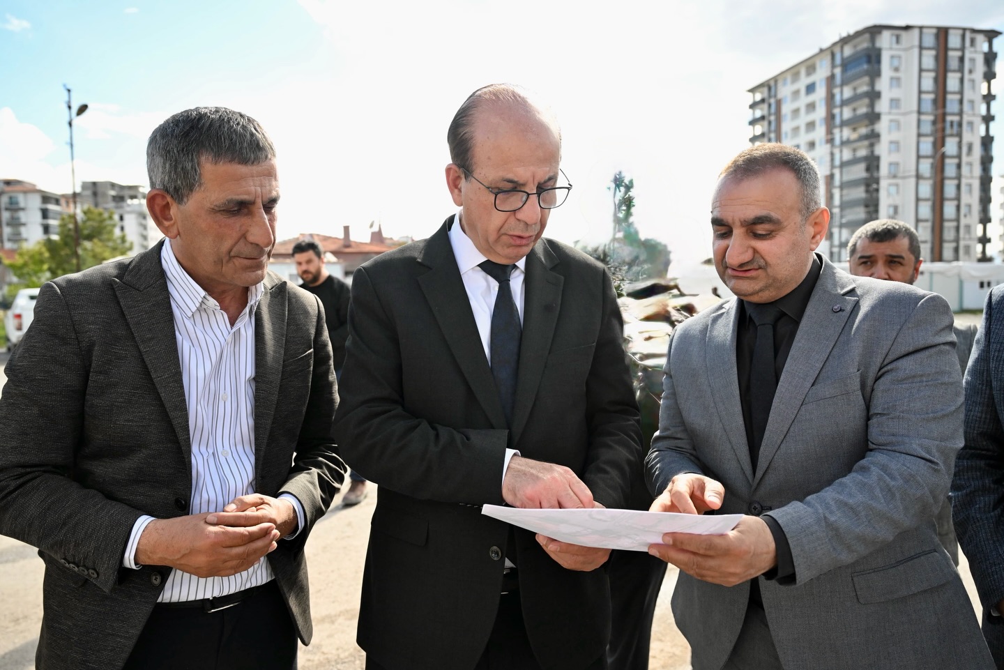Yeşilyurt Belediyesi, mahallelerin yaşam kalitesini artırmak, vatandaşların daha güvenli ve