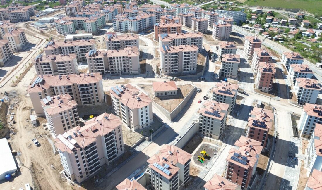 Battalgazi Belediye Başkanı Bayram Taşkın, Taştepe Mahallesi’nde yapımı devam eden