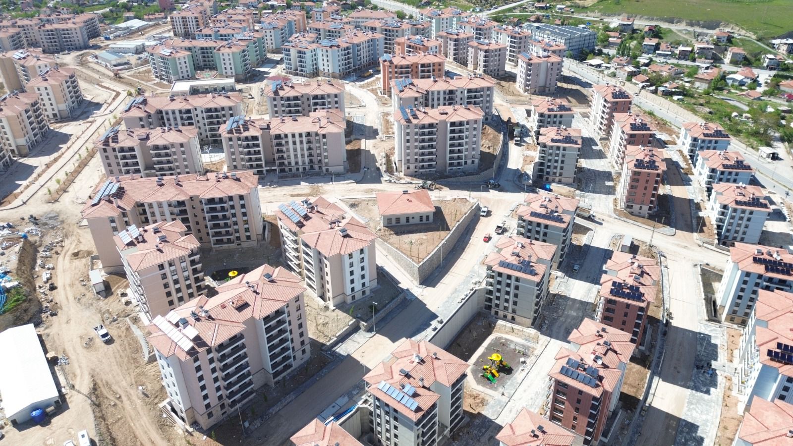 Battalgazi Belediye Başkanı Bayram Taşkın, Taştepe Mahallesi’nde yapımı devam eden