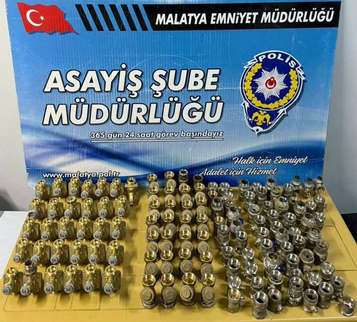 Malatya’da şantiye alanından tesisat malzemeleri çaldığı belirlenen şüpheli, polis ekiplerinin