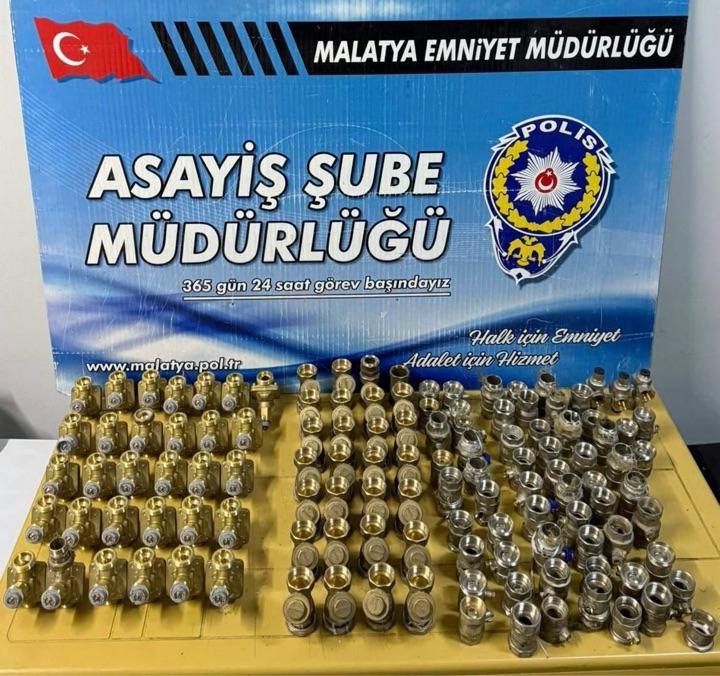 Malatya’da şantiye alanından tesisat malzemeleri çaldığı belirlenen şüpheli, polis ekiplerinin