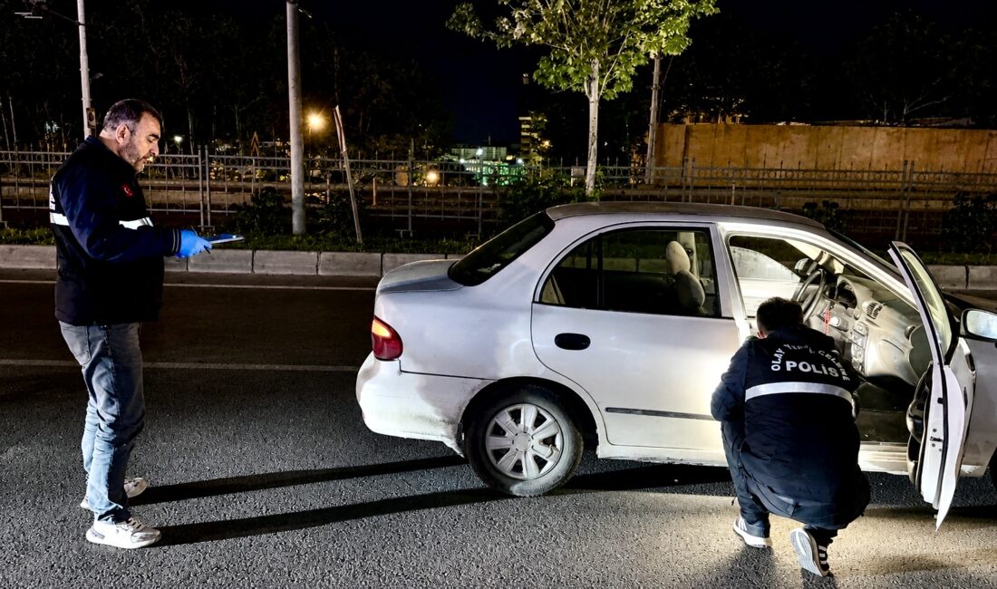 Malatya’da gece yarısı çevre yolunda karşıdan karşıya geçmeye çalışan yayaya