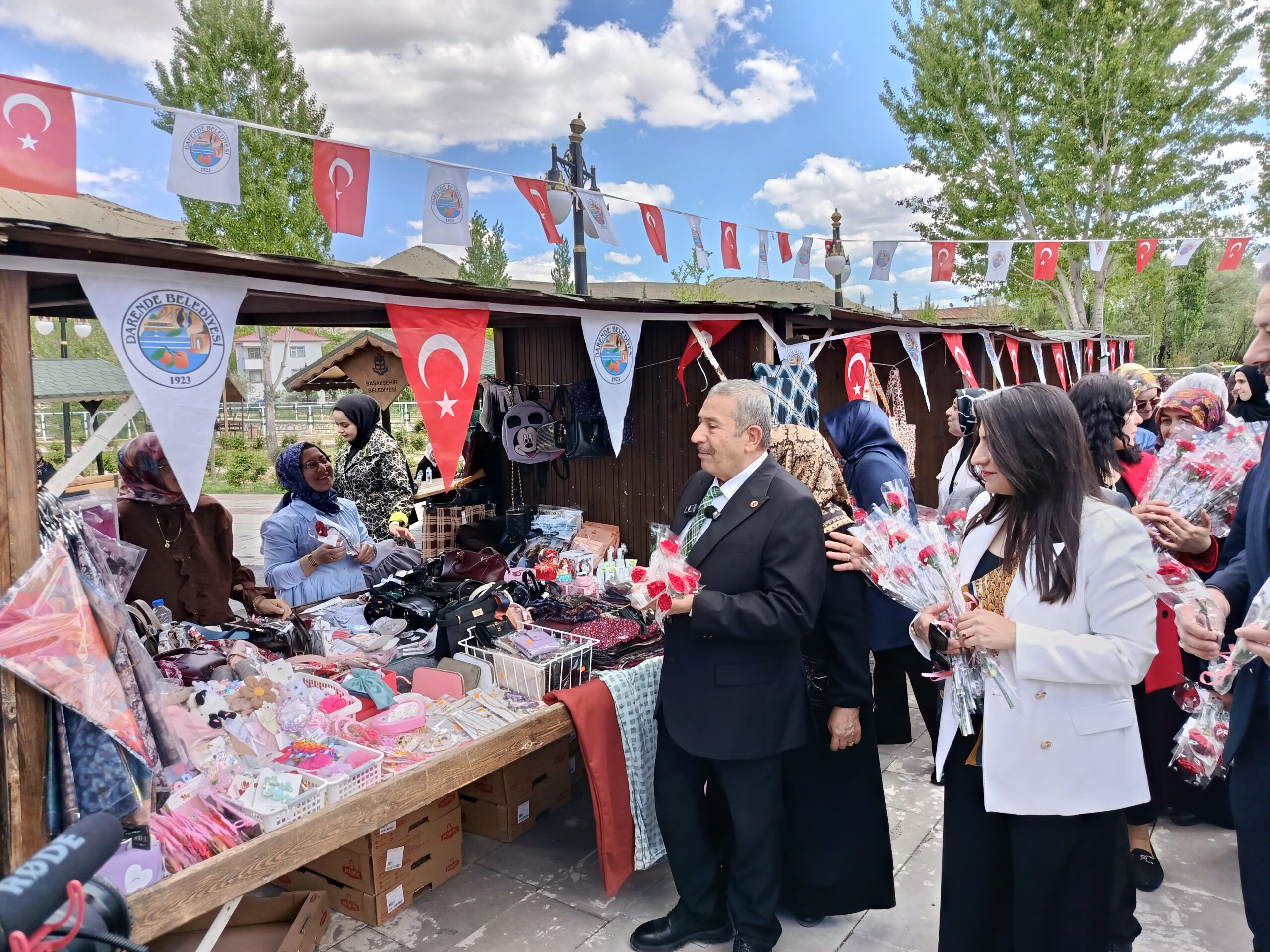 Malatya’nın Darende ilçesinde Darende Belediyesi tarafından düzenlenen Anneler Günü Şenliği