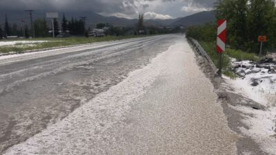 Yaklaşık 10 dakika etkili olan dolu yağışı Malatya’da hayatı olumsuz
