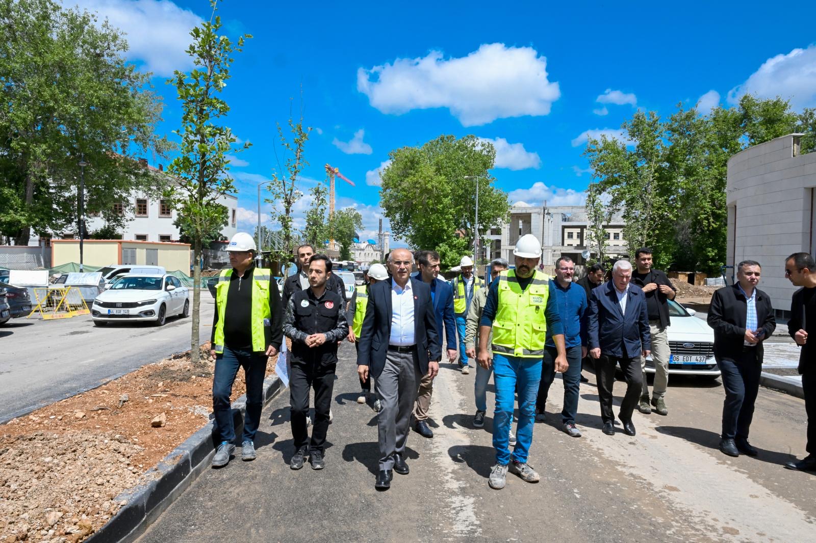 Malatya Büyükşehir Belediye Başkanı Sami Er, yeniden düzenlenen Fuzuli Caddesi’nin