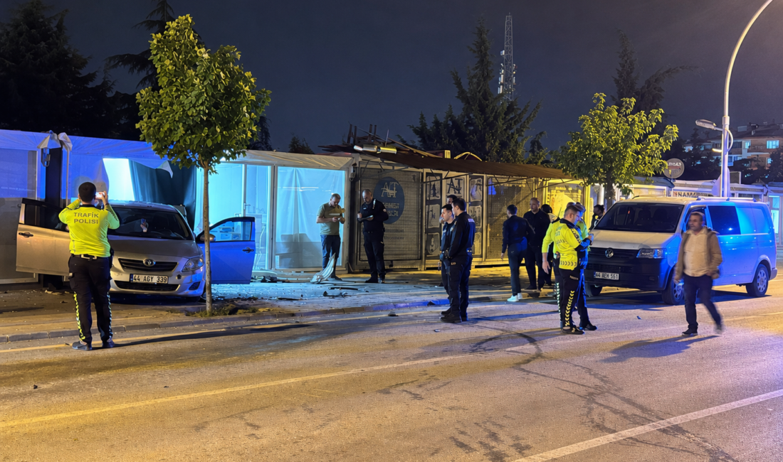 Malatya’da Güney Kuşak Yolu üzerinde iki otomobilin çarpışması sonucu meydana