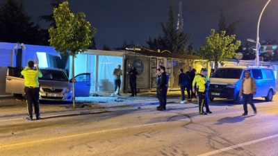 Malatya’da Güney Kuşak Yolu üzerinde iki otomobilin çarpışması sonucu meydana