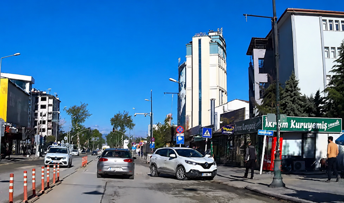 Malatya’da İnönü Caddesi’nde meydana gelen maddi hasarlı trafik kazası, başka