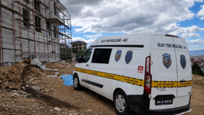 Malatya’nın Yeşilyurt ilçesinde villa inşaatında yüksekten düşen işçi ağır yaralandı.