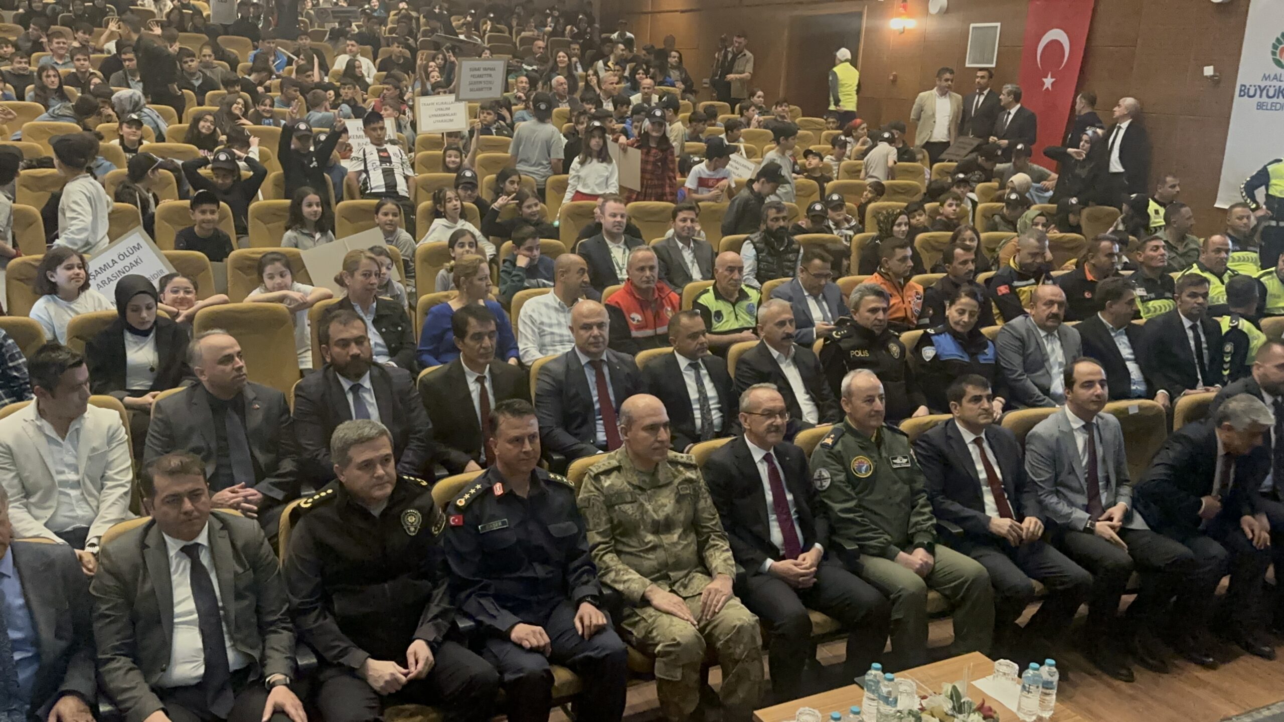 Malatya’da Karayolları Trafik Haftası kapsamında düzenlenen programda konuşan Vali Seddar