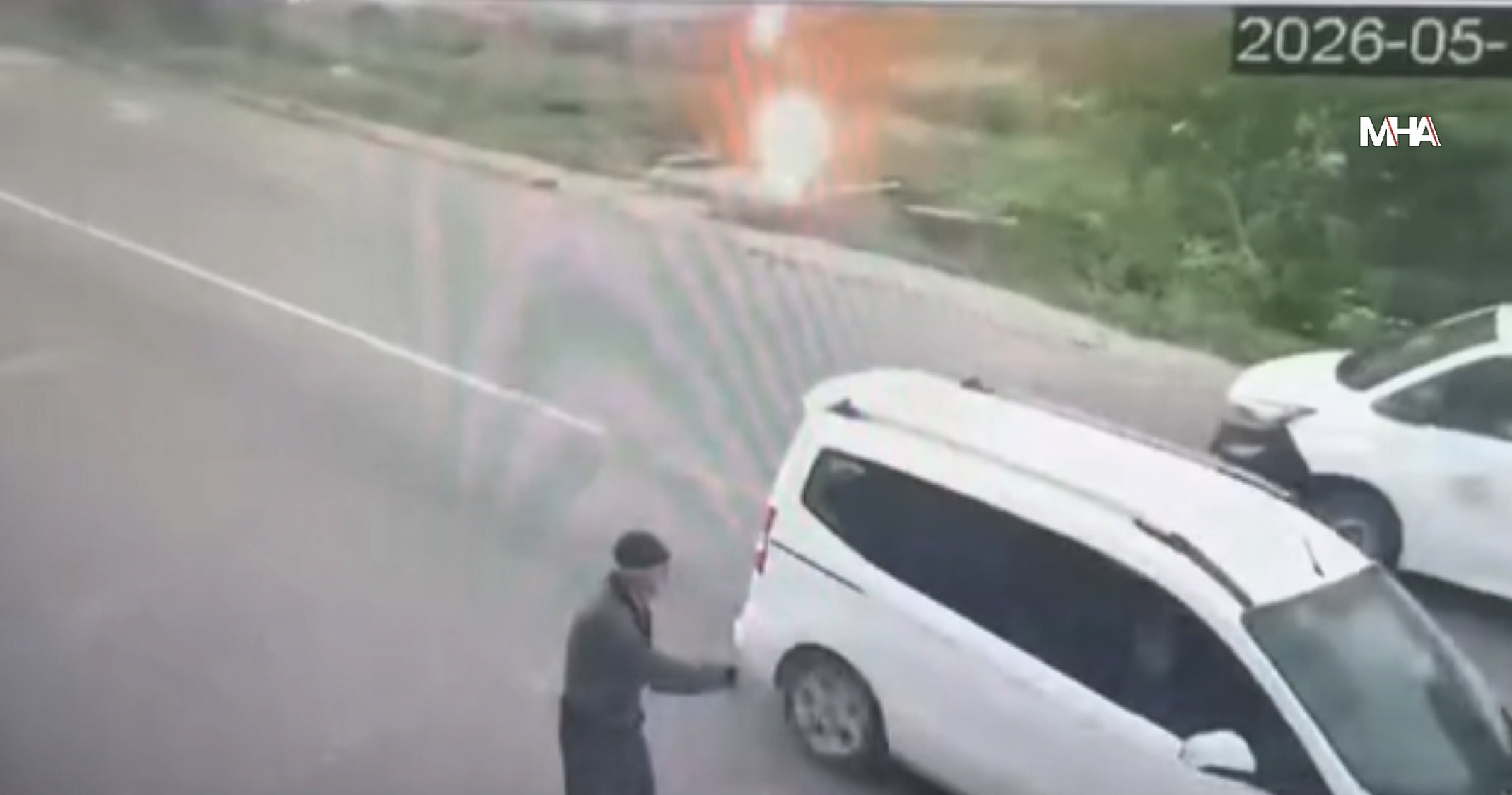 Malatya’da etkili olan sağanak ve dolu yağışı sırasında düşen yıldırım