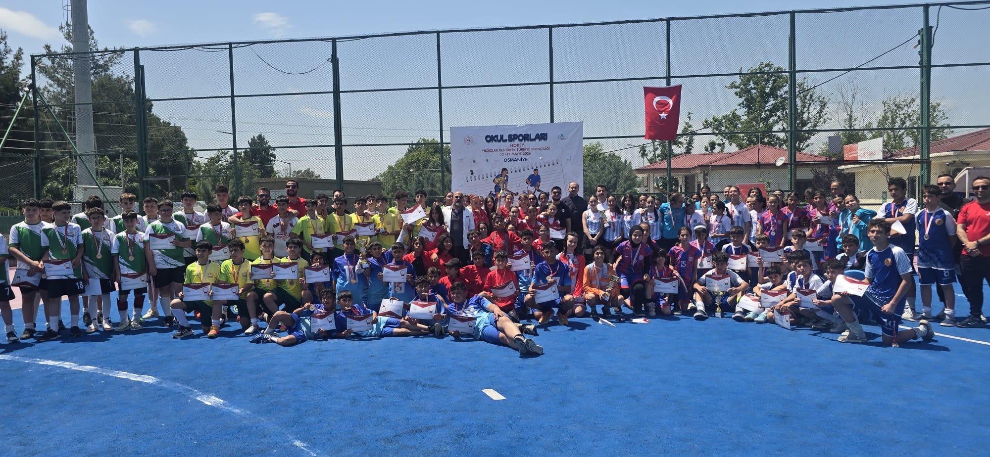 Malatya’yı temsil eden Milli Egemenlik Ortaokulu Erkek Hokey Takımı, Osmaniye’de