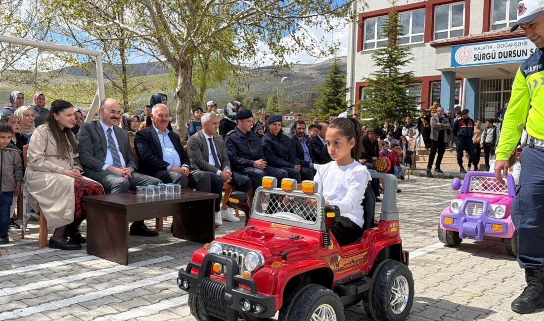 Malatya’nın Doğanşehir ilçesinde, Karayolu Trafik Haftası kapsamında ilkokul öğrencilerine yönelik