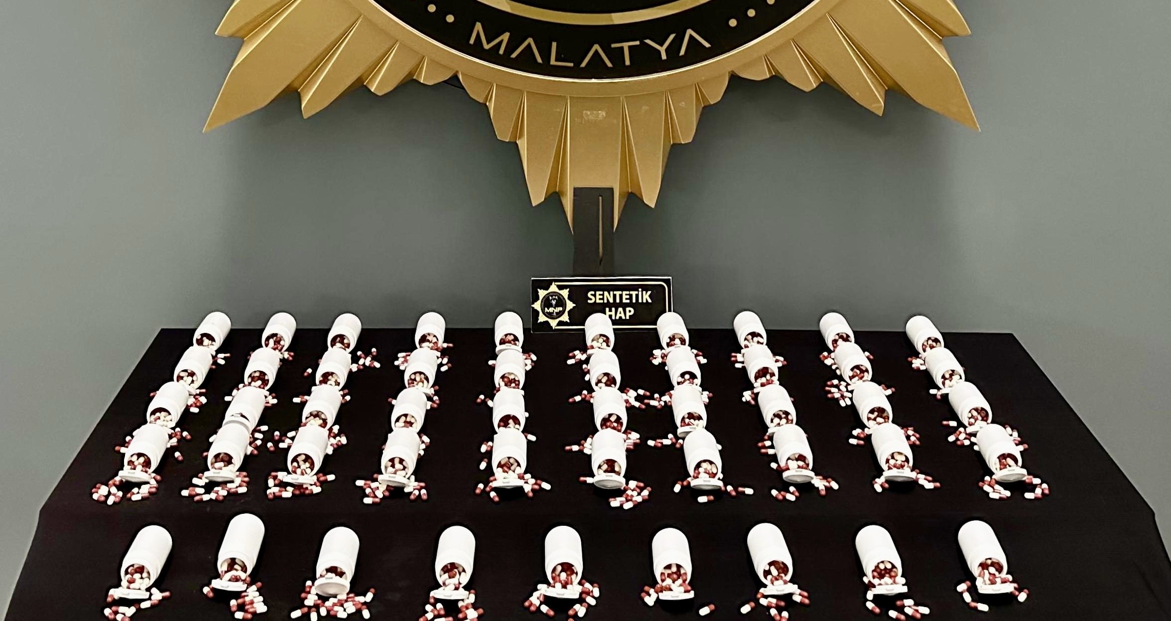 Malatya Otogarda Uyuşturucu Operasyonu: 3 bine yakın hap ele geçirildi!