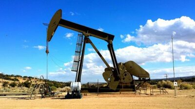 Yapılan hesaplamalara göre petrol fiyatlarında yaşanan her 10 dolarlık artış,