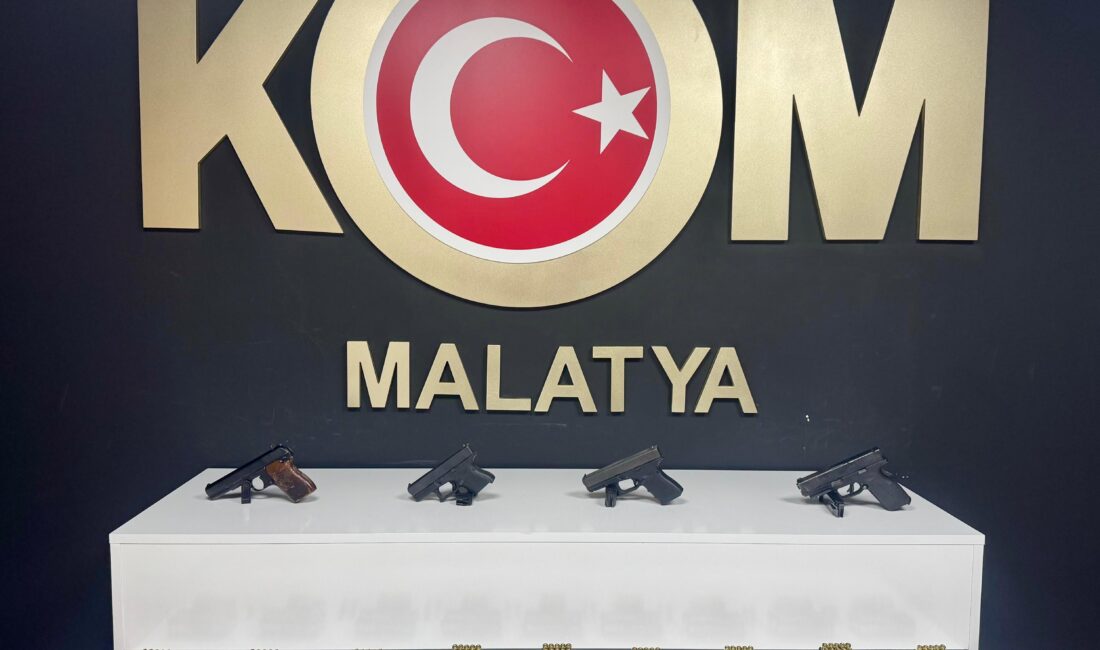 Malatya’nın Pütürge ilçesinde düzenlenen silah operasyonunda 4 ruhsatsız tabanca ve