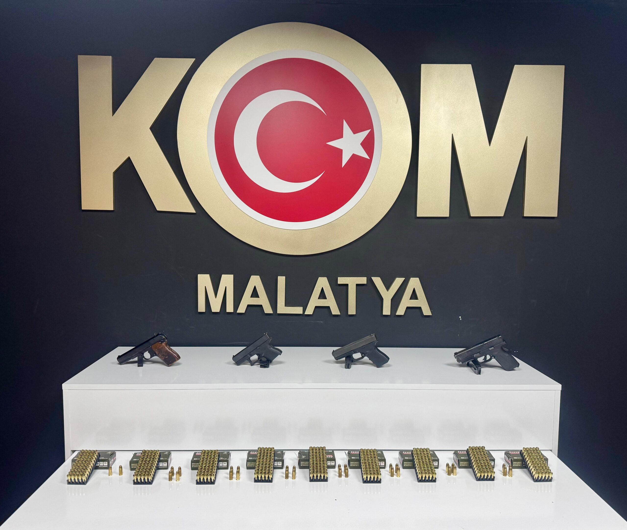 Malatya’nın Pütürge ilçesinde düzenlenen silah operasyonunda 4 ruhsatsız tabanca ve