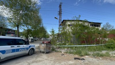 Malatya’da yıkımların sürdüğü sanayi sitesinde boşaltılan 2 katlı bir işyerinde,