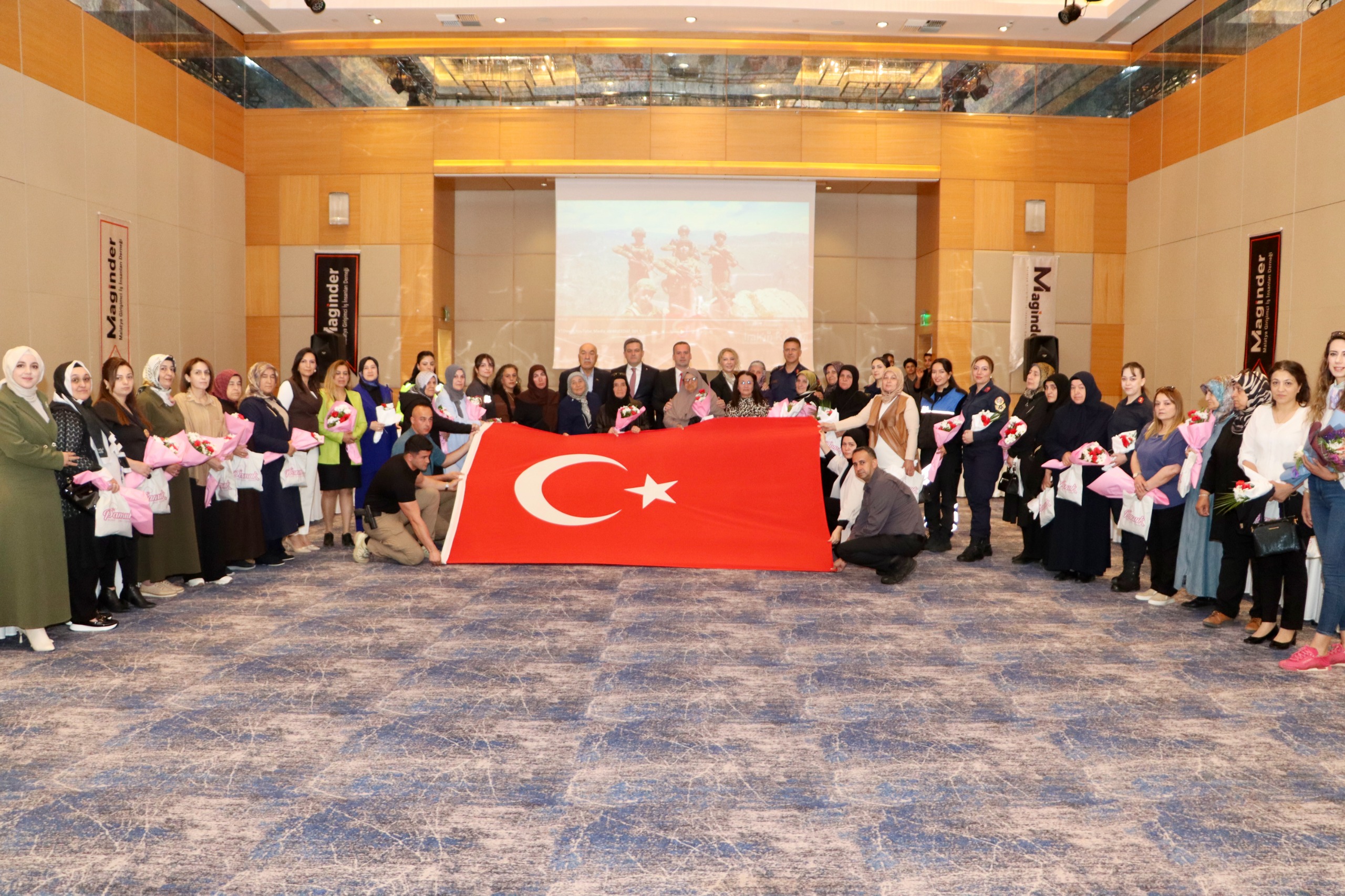 MAGİNDER’in düzenlediği programda şehit anneleriyle bir araya gelen protokol üyeleri,