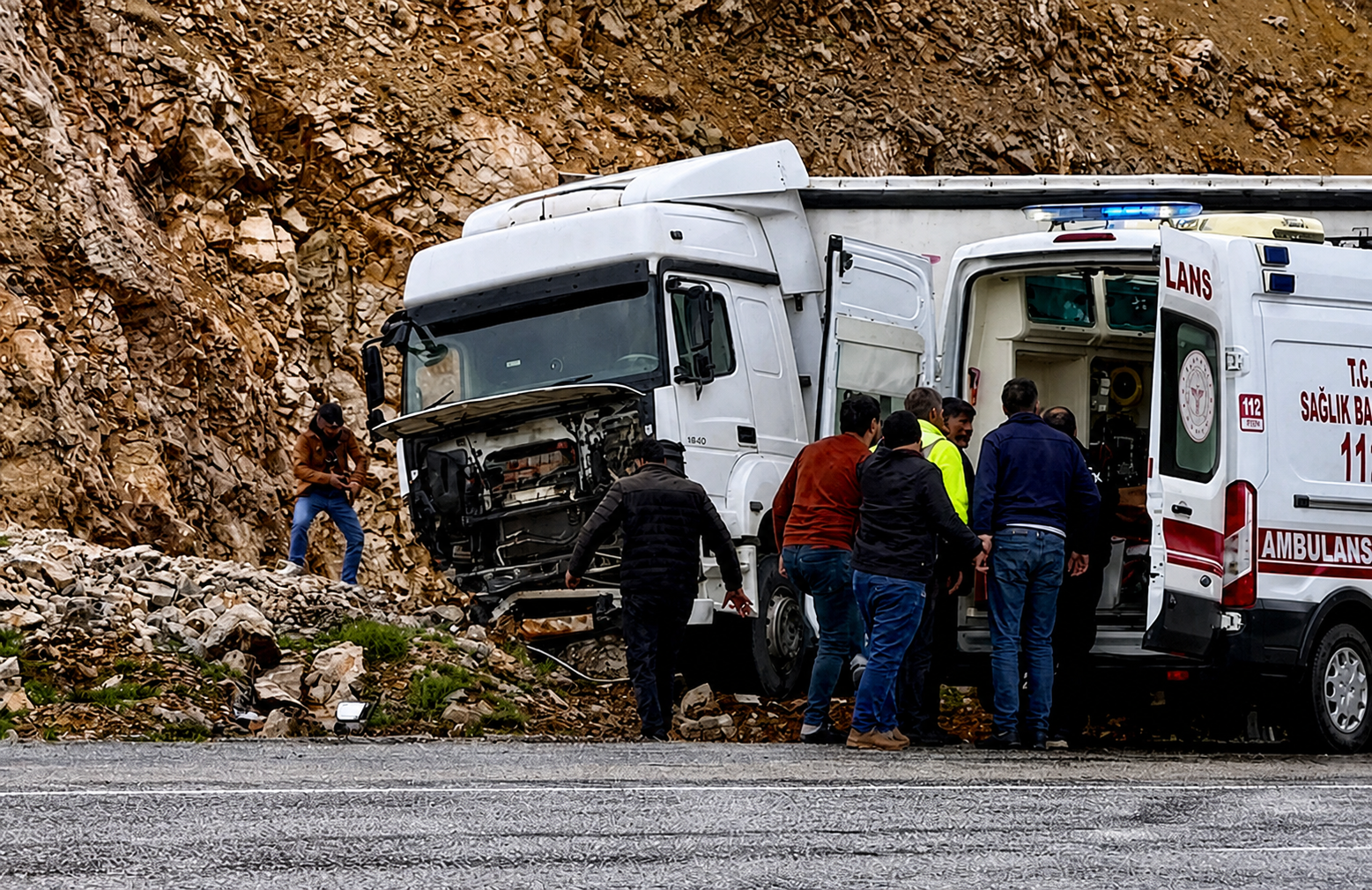 Malatya'da tır yoldan çıktı: 1 yaralı