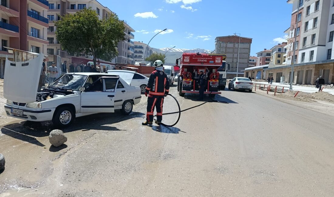 Malatya’da seyir halindeki bir araçta çıkan yangın, itfaiye ekiplerinin hızlı