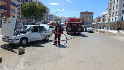 Malatya’da seyir halindeki bir araçta çıkan yangın, itfaiye ekiplerinin hızlı