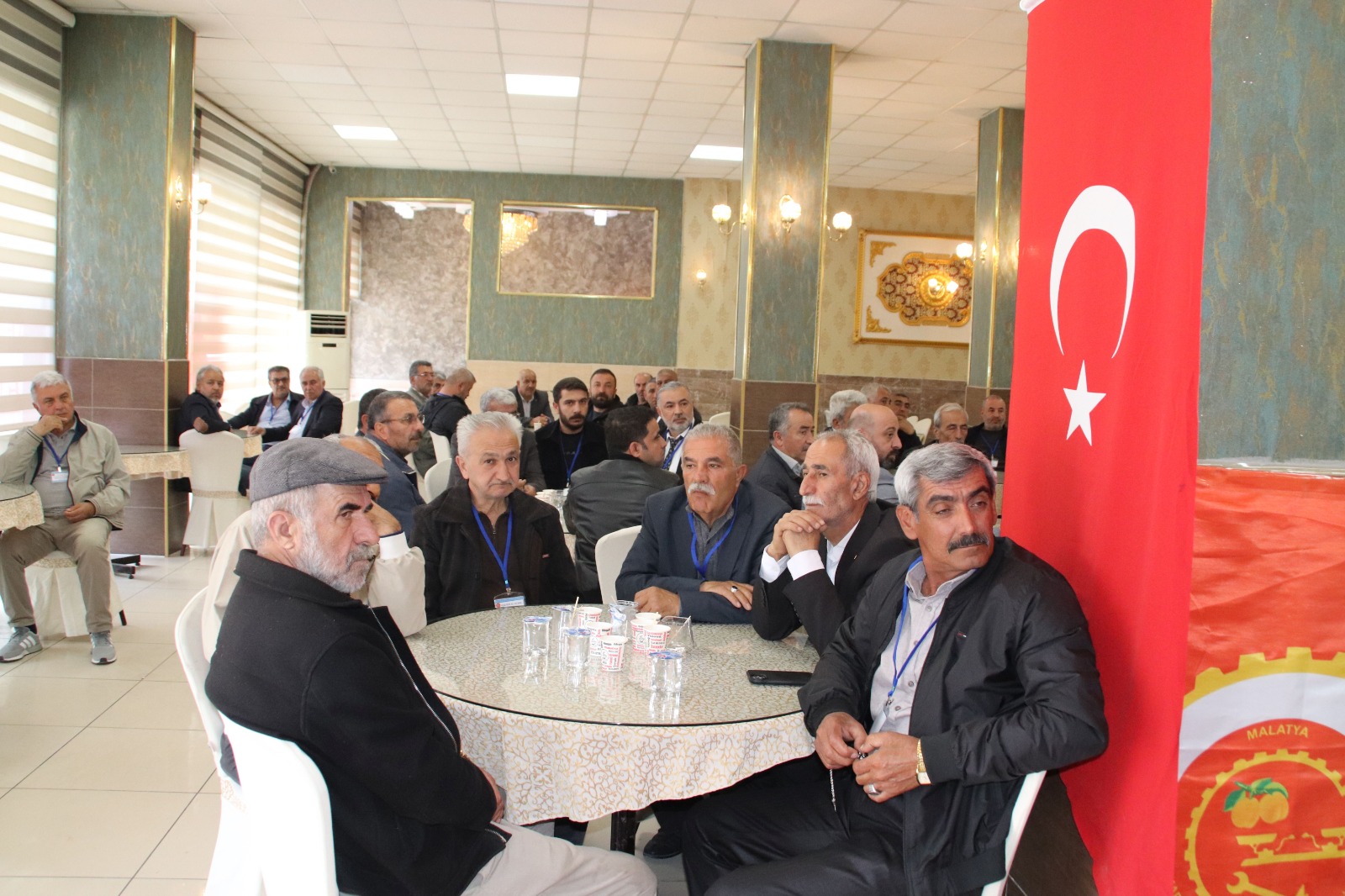Dükkanın fiyatını 1.5-2 milyona verirsen benim esnafım taşınmaz