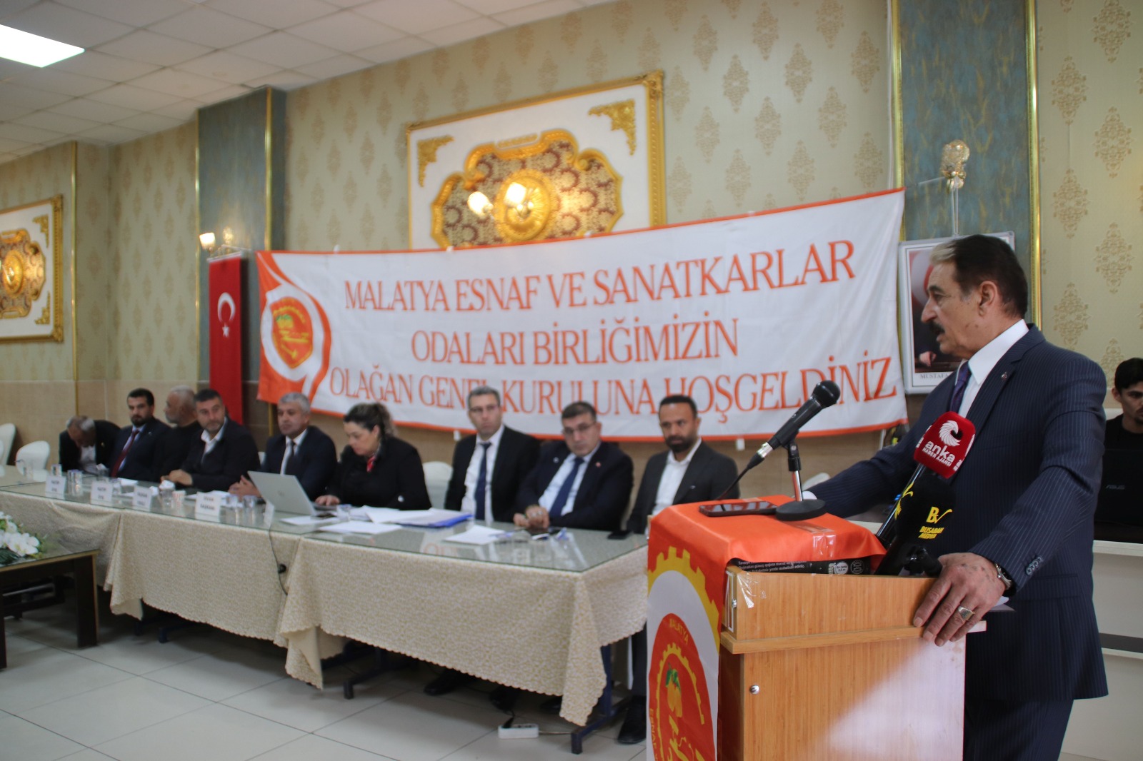 Dükkanın fiyatını 1.5-2 milyona verirsen benim esnafım taşınmaz