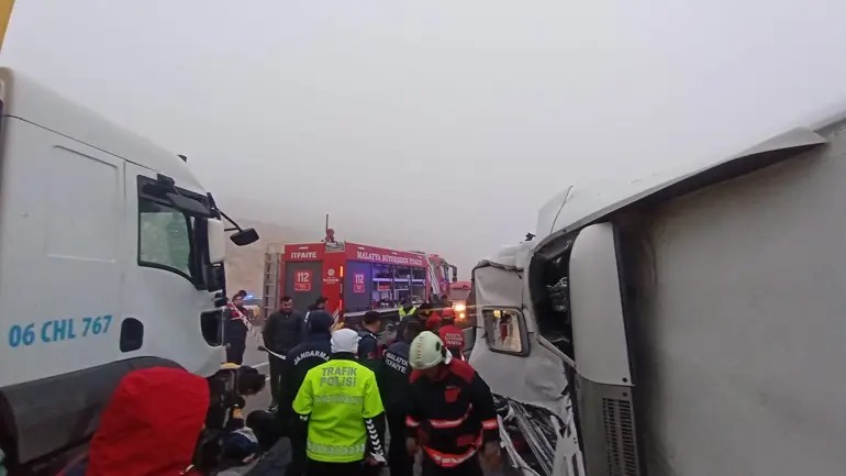 Malatya’da 5 kişinin yaşamını yitirdiği, 31 kişinin yaralandığı yolcu otobüsü