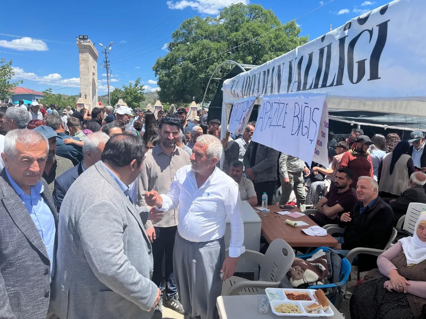 Adıyaman’ın Yedioluk Köyü’nde düzenlenen programda, bölgenin önemli manevi şahsiyetlerinden Ape