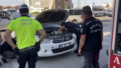 Malatya’da seyir halindeki bir araçtan gelen kedi sesini fark eden