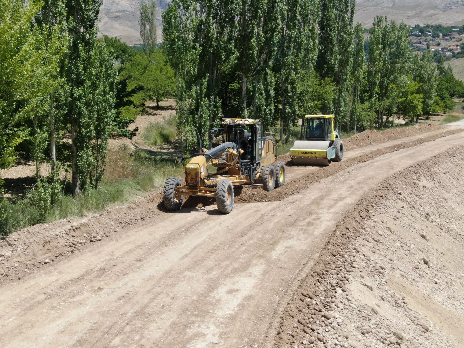 Malatya Büyükşehir Belediyesi merkez ve kırsalda yol yapım ve asfaltlama