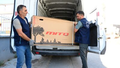 Battalgazi Belediyesi, sosyal destekten yararlanan ailelerin başarılı çocuklarını karne döneminde