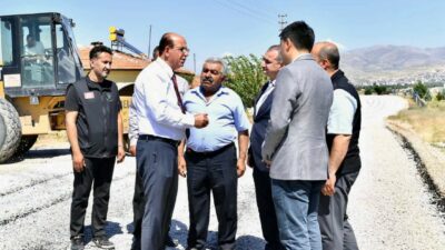 Yeşilyurt Belediyesi, kırsal mahallelerde ulaşım altyapısını güçlendirmek amacıyla yol iyileştirme