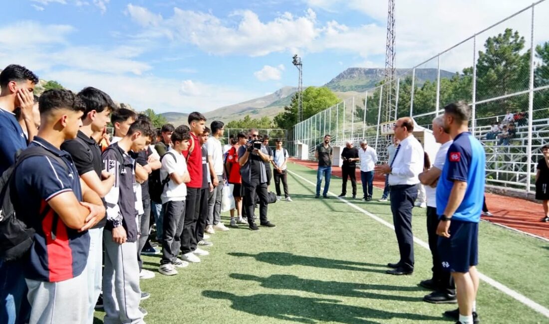 Malatya Yeşilyurtspor Kulübü tarafından düzenlenen alt yapı seçmeleri, genç futbolcuların