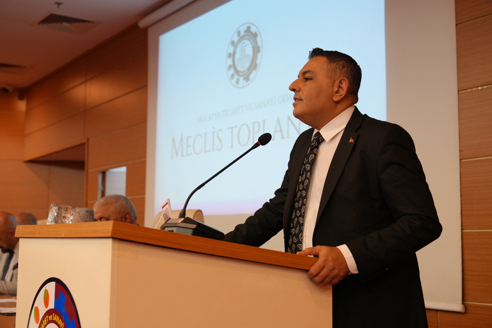 Malatya’nın uçak sefer sayısının az olmasının şehrin üretimine, ticaretine, yatırım