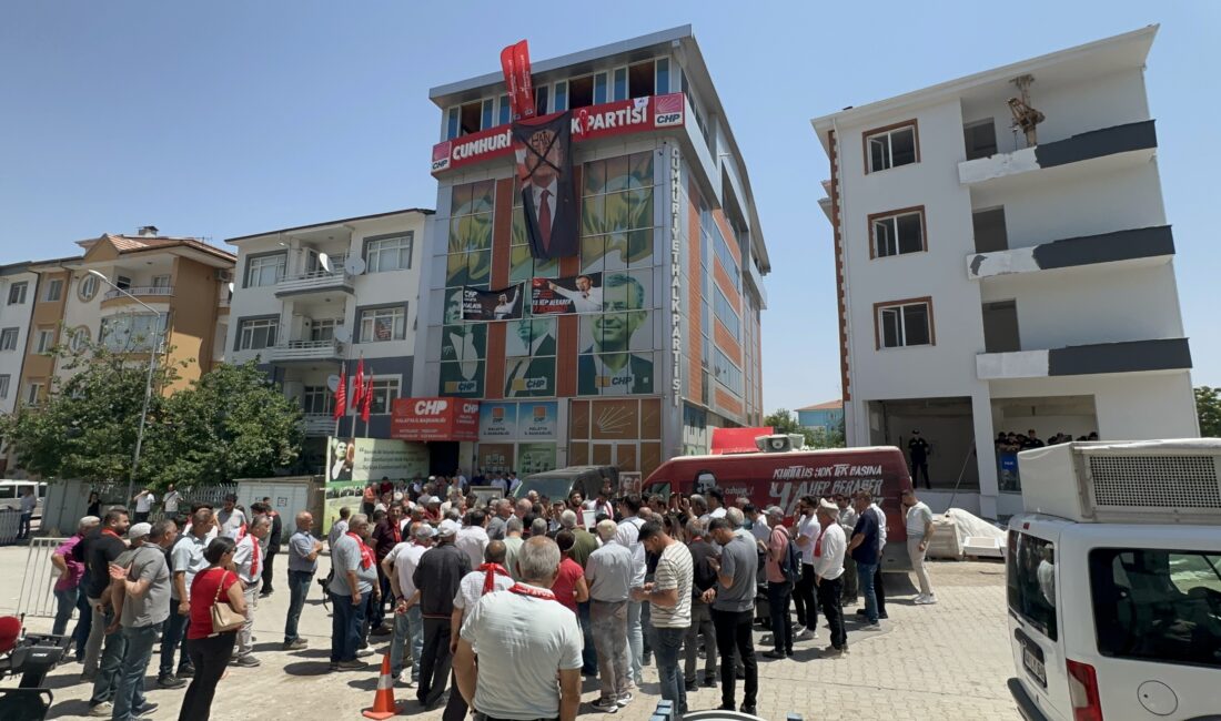 CHP Malatya İl Başkanlığı görevinden alınan Barış Yıldız ve beraberindeki