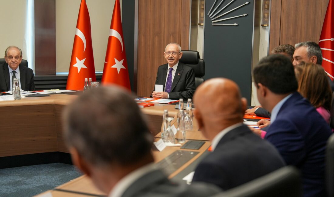 CHP Sözcüsü Müslim Sarı, aralarında CHP Malatya Milletvekili Veli Ağbaba’nın