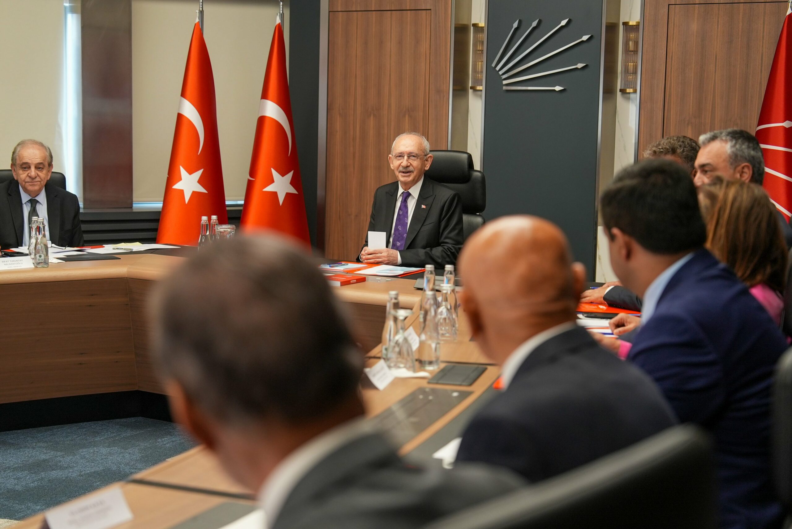 CHP Sözcüsü Müslim Sarı, aralarında CHP Malatya Milletvekili Veli Ağbaba’nın