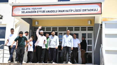 Sosyal medyada seslendirdiği ilahilerle geniş kitlelerin beğenisini kazanan ilahi sanatçısı