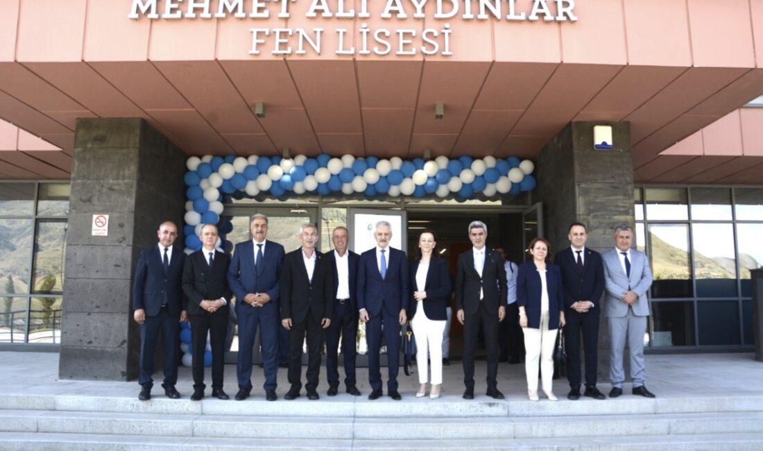 Arapgir Belediye Başkanı Haluk Cömertoğlu, Mehmet Ali Aydınlar Fen Lisesi’nde
