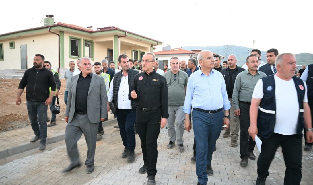Malatya Valisi Seddar Yavuz, 6 Şubat depremlerinin ardından Doğanşehir ilçesinde