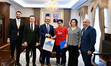 Uluslararası Coding Olympiad Arena Battles yarışmasında dünya birincisi olan Mercan