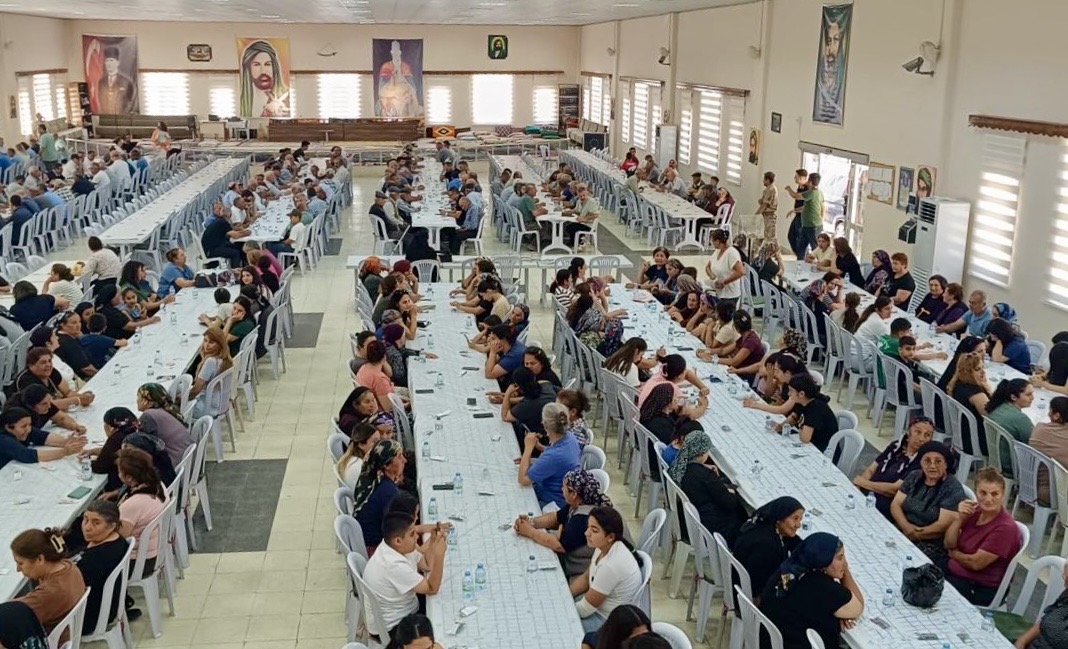 Malatya’da Engüzek Cem ve Kültür Evi tarafından düzenlenen geleneksel aşure