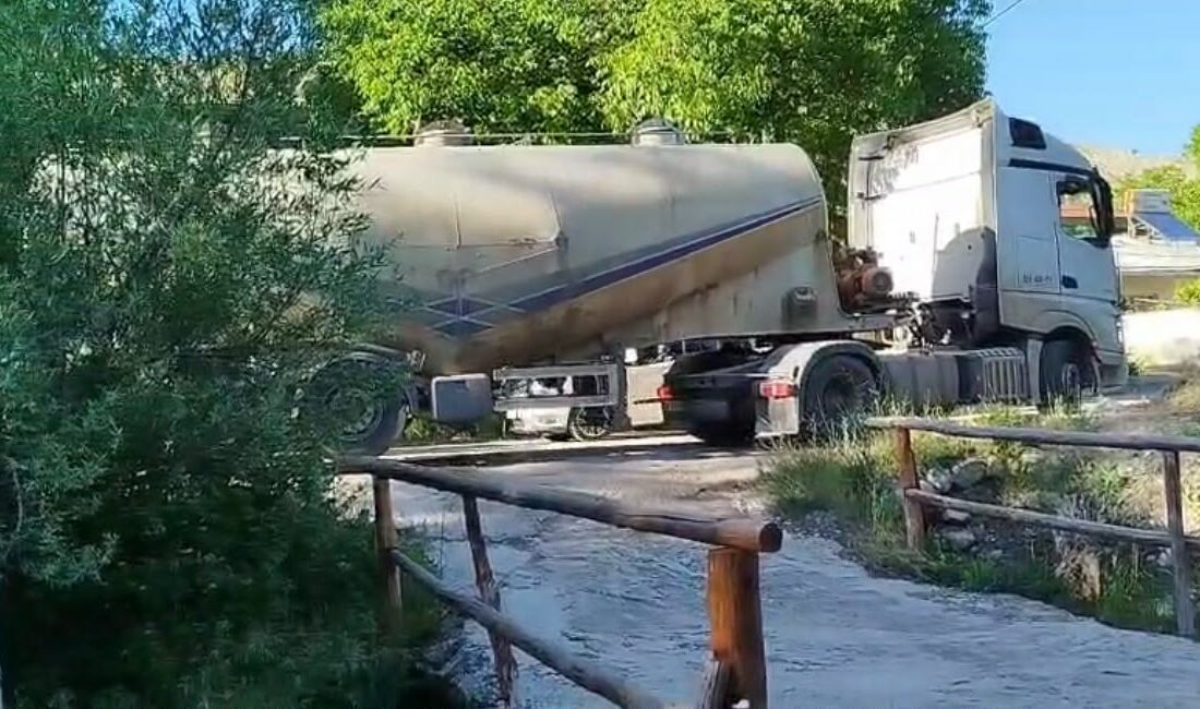 Darende’de milyonlarca ziyaretçiyi ağırlayan Günpınar Şelalesi yolunda, hafta sonları ağır