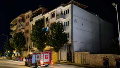Malatya’da bir apartmanın çatısında meydana gelen çökme paniğe neden oldu.