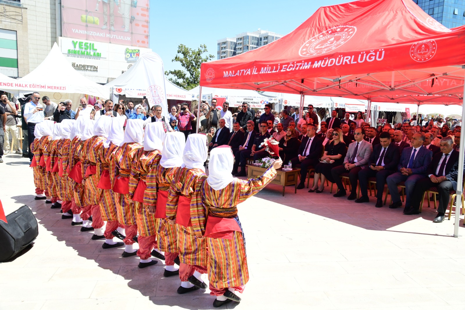 Malatya’da Hayat Boyu Öğrenme Haftası kapsamında düzenlenen şenliklerde, 29 bin