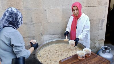 Darende’de Tarihi Yusuf Paşa Bedesteni’nde faaliyet gösteren kadın esnafların imece