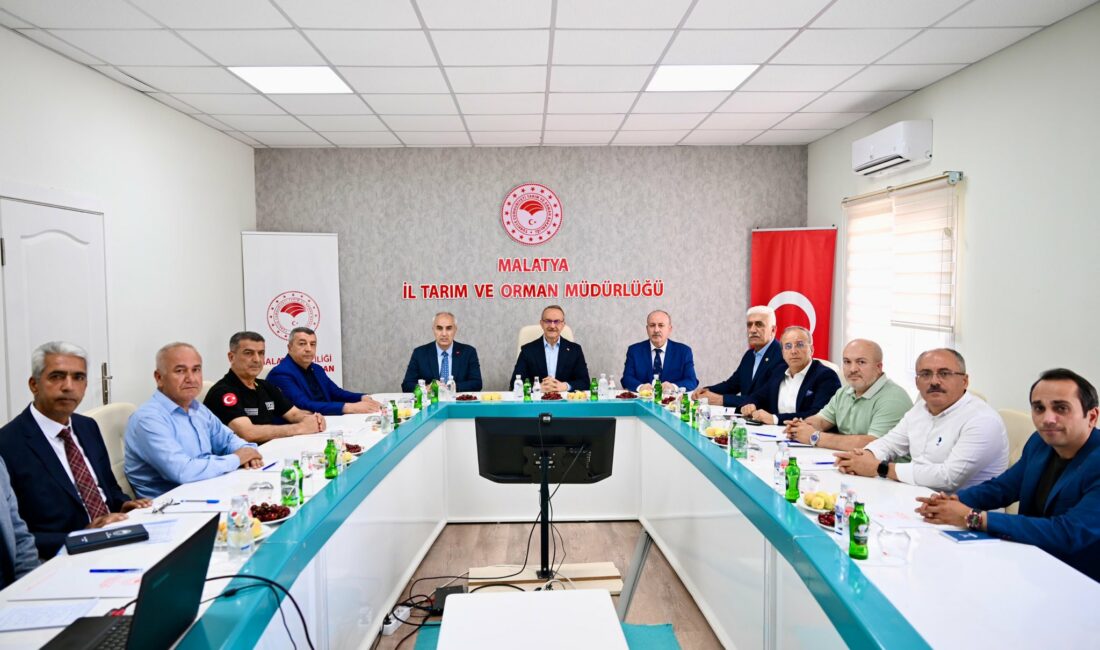 Malatya Valisi Seddar Yavuz başkanlığında düzenlenen toplantıda, kayısı rekoltesine ilişkin